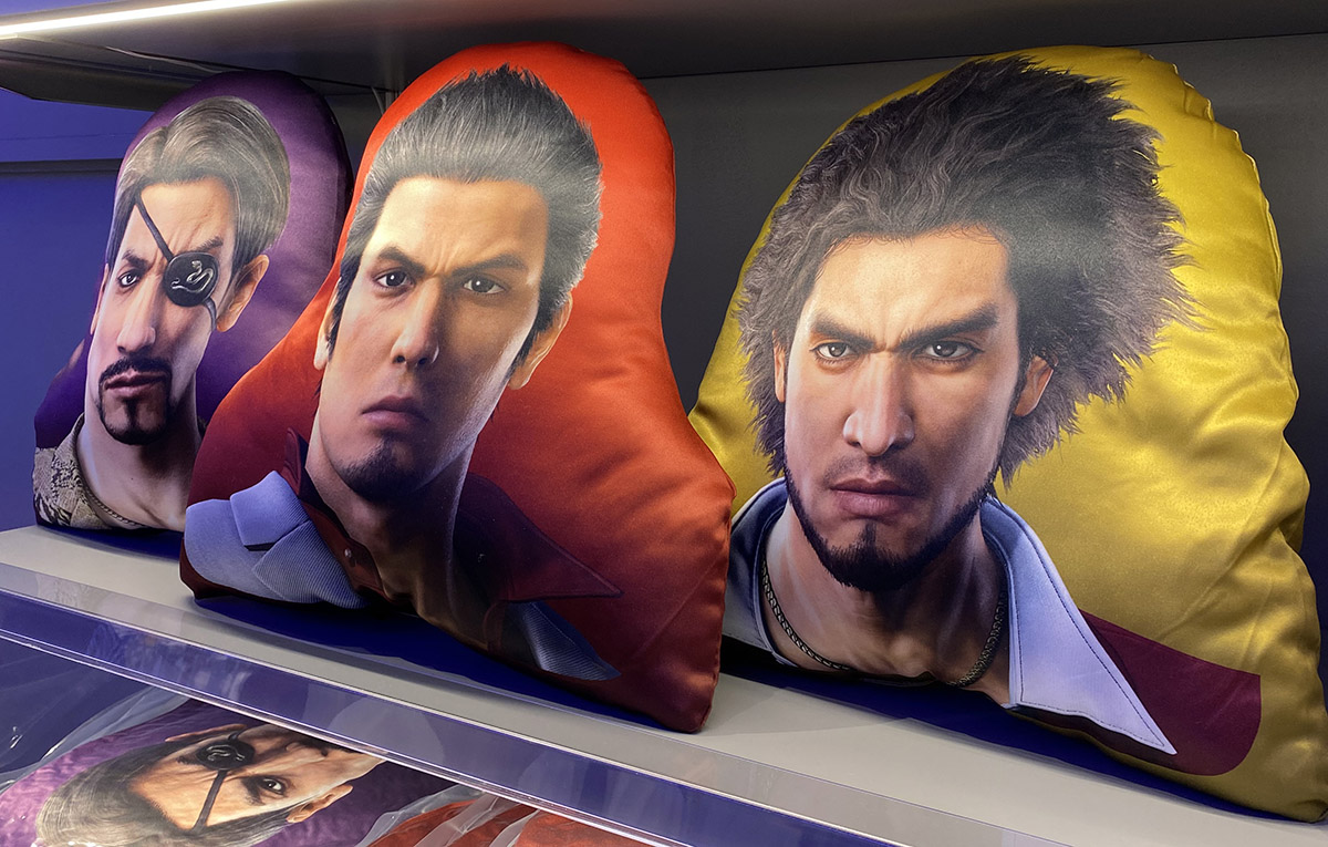 Pillow with the face os characters of Like a Dragon